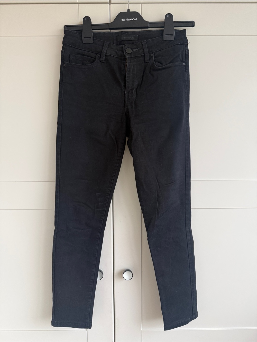 Uniqlo Black Women's Skinny Jeans 26 x 32 inches